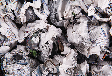 折叠成背景的报纸通讯废料打印垃圾新闻业概念杂志回收背景图片