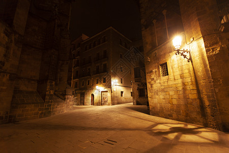 歌蒂科夜晚生于西班牙巴塞罗那 街灯照亮 夜间生于旅行建筑学地区灯笼城市老城蒂科街道旅游建筑背景