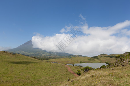 微微别霍绿色的火山岛高清图片