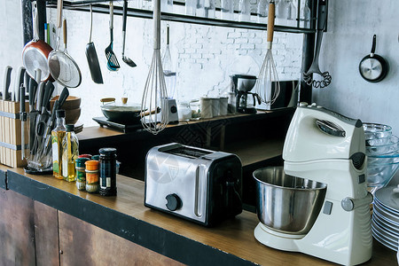 厨房用具 餐具 陶器 板板 厨房的详细图像银器商品餐厅饮食烹饪食物工艺家庭盘子杯子背景图片