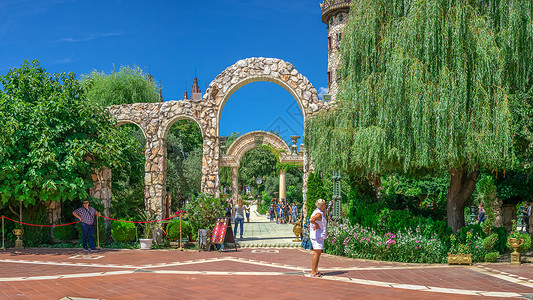 捷尔诺波尔保加利亚拉瓦迪诺沃城堡公园的拱门文化吸引力建筑旅游雕塑全景堡垒建筑学风景教会背景