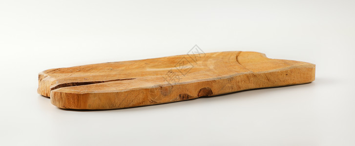 带有自然边缘的木制切割板木板切菜板托盘厨房平板用具乡村委员会服务背景图片