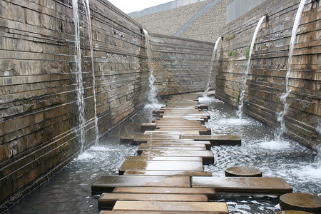 墙上流水小路佩内格高清图片