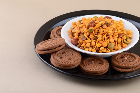 印度零食 混合和奶油饼干在盘子里坚果粮食胡椒种子蔬菜营养布甲小吃食物程度背景图片