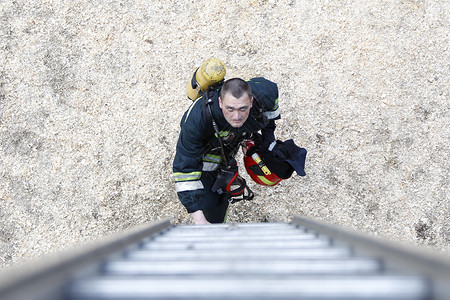 消防楼梯消防员 灭火 救援工作 救援人员演练背景