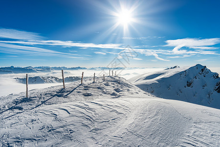 霍赫格拉特山雪鞋巡演森林全景公园美丽太阳假期雪景运动顶峰旅游背景图片