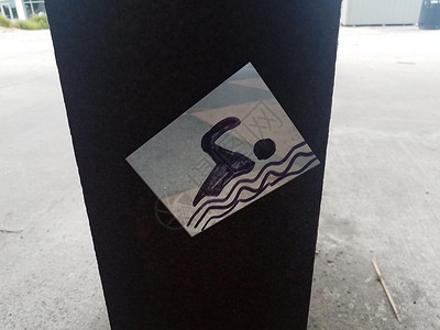 波浪商用贴纸带有画人游泳镜像的柱柱或柱柱柱背景