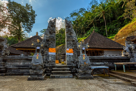 乌洛特卡印度尼西亚巴厘岛Guung Kawi附近的印度教寺庙神社仪式冒险建筑学信仰崇拜雕像精神旅游祷告背景