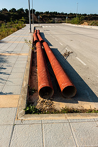 路边的管道小路灯柱红色城市化街道背景图片