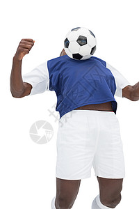 足球运动员的玩耍观蓝色闲暇白色播放器运动男性活动球衣黑色运动服背景图片