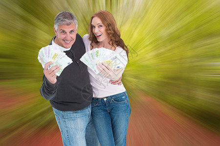 反假货币假夫妇展示现金的复合图像 一服装富裕阳光女性夫妻金融男人储蓄休闲财富背景