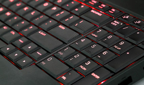 特写旧的反光计算机膝上型电脑键盘危险辉光格式字母背光黑色英语笔记本高角度视角背景图片