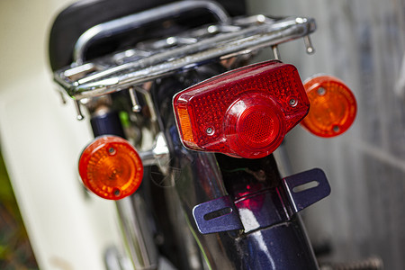 旧式摩托车2的尾灯高清图片