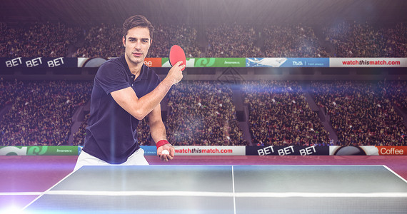 充满自信的男性运动员打桌球网球综合形象活动竞技场运动服姿势体育场专注蓝天场地桌子反手背景