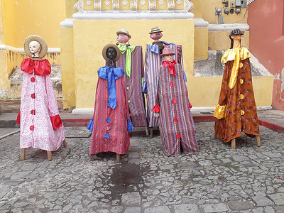 身着传统服装的危地马拉安提瓜玩偶高清图片
