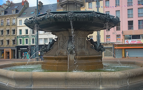 2019年6月6日 法国CherbOURG 在主广场的辉煌喷泉背景图片