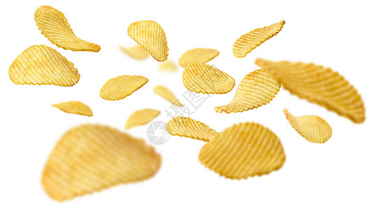 白色背景的电流马铃薯薯片悬浮盐渍广告瓦楞航班土豆黄色垃圾圆形食物薯条背景图片