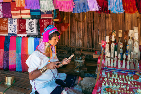 长脖族泰国清莱省山区部落村的长颈克伦族妇女文化爬坡村庄旅行山地项链珠宝女士脖子女孩背景