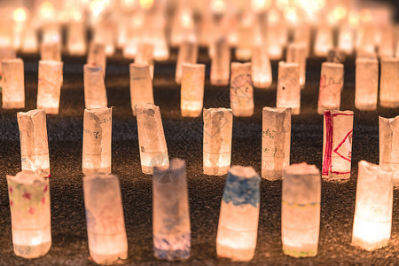 手工制作的日本水稻纸灯笼 点亮柔道寺庙个性蜡烛汇演节日符号火焰水平旅游仪式团结背景图片
