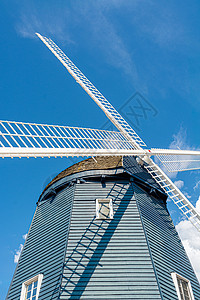 古风厂装饰着蓝色天空背景的灯光背景图片