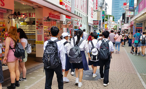 欧美原宿素材日本东京竹下街学生女学生青年文化女孩游客购物青少年原宿年轻人背景