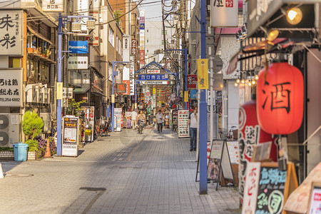 走西口红米纸 有日本袋式干菜的火灯文字购物街旅行广告牌商业灯笼观光街道店铺餐厅背景