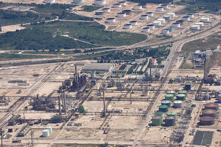 法国空中观察 乘飞机飞行工厂蓝色安全舷窗旅行航班飞机场绿色场地天空背景图片