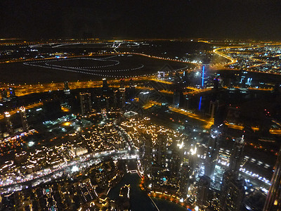 迪拜市的夜生活背景图片