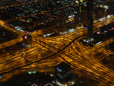 迪拜市夜间场景景观建筑天际交通商业天空城市夜生活摩天大楼背景图片