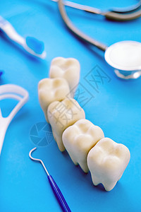 牙科牙医卫生背景蓝色牙线磨牙治疗生活方式摄影医生设备金属牙齿背景图片