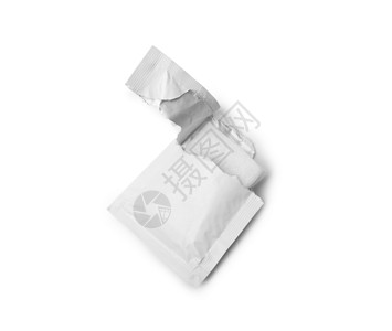 湿巾邮袋 白上隔离的开放套件高清图片