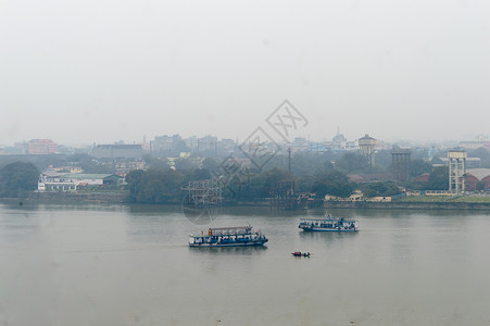 全景加尔各答河畔城市生活在一个赢家有雾的夜晚 Ariel 在 Hooghly 河岸西孟加拉邦印度南亚太地区查看加尔各答 屋顶摄影背景图片