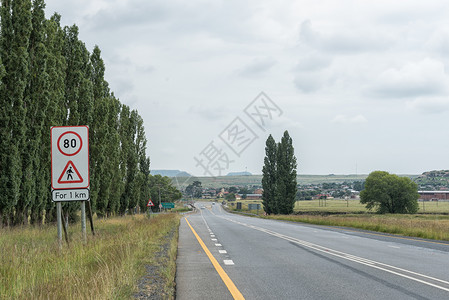 N5路面图 Paul Roux有路标背景