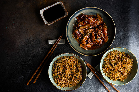 酸甜苦辣传统中国食品制品芝麻刀具晴天木板蔬菜大豆猪肉油炸环境背景