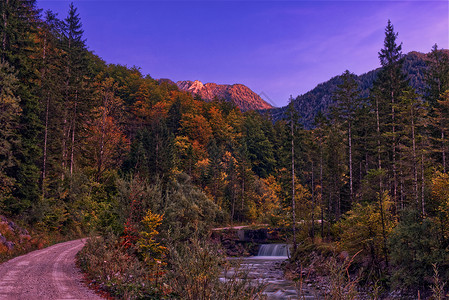 奥地利山 森林秋天 瀑布贡登图片