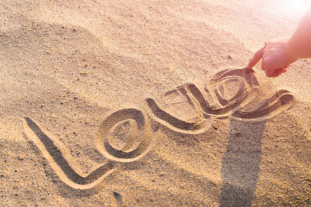 宣告爱手写字喜欢在海滩上的白色沙滩上写字 夏天背景