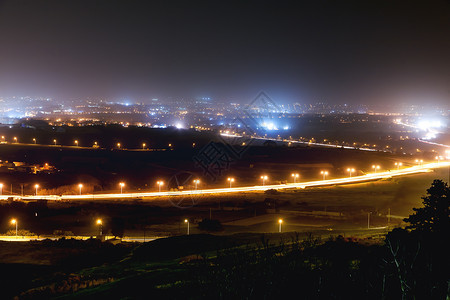 Mdina马耳他古老首都周围的光照道路和地面的夜视全景 长期照射车辆黑暗城市运输土地灯笼交通天线建筑照明背景图片