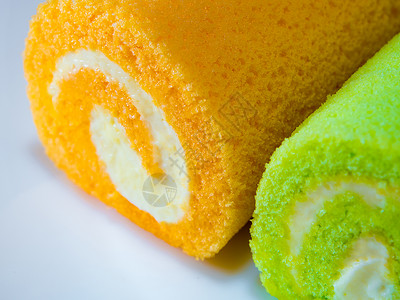 绿色板兰和橙色口味蛋糕派对食物小吃餐厅橙子奶油美食白色绿色甜点背景图片