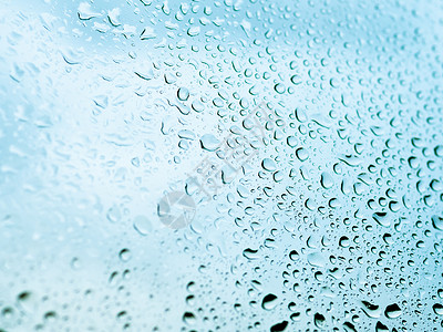 玻璃上有雨滴 蓝色轻水滴在透明表面的轮廓雨量潮湿水分淋浴浅蓝色倾盆大雨细雨白色瓢泼大雨湿度背景图片