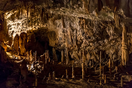 波多吉纳洞穴 斯洛文尼亚 洞穴内形成有石化物和stalagmites吸引力石窟隧道旅游洞穴学岩溶地质学家编队石头钟乳石背景图片