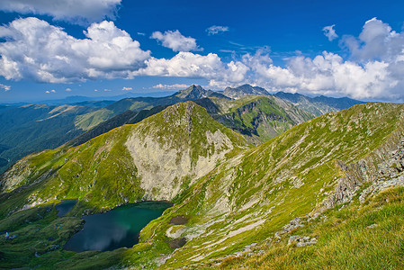 法加拉斯山脉夏季风景高清图片