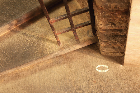 石头螺旋阶梯脚的开口处 零的符号背景图片