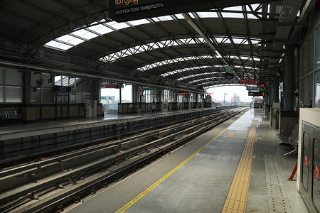 印度车站地铁火车站铁路火车服务城市地铁站旅行金属蓝色仓库平台背景