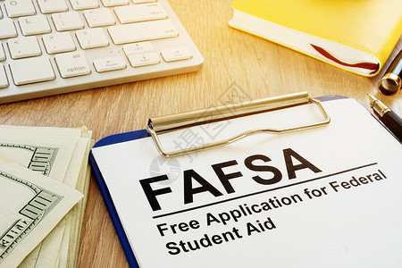 免费申请联邦学生援助(FAFSA)概念背景图片