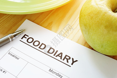 食物日记或饭食计划和苹果背景图片