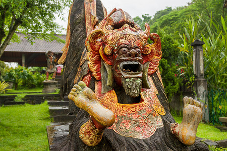 刀剑神域西莉卡水宫 巴厘岛的地标 印度尼西亚卡兰加西姆 Barong 雕像 冬季雨季遗产植物森林纪念碑旅游丛林建筑学花园观光神话背景