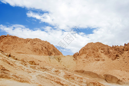 突尼斯撒哈拉沙漠的著名地标 雪碧卡绿洲岩石沙漠旅游观光吸引力石头地方绿洲溪流天空旅行背景图片