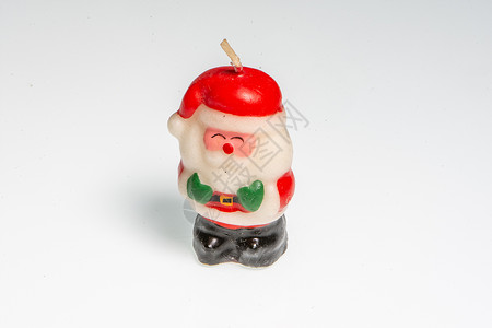 圣诞小蜡烛 以圣诞老人的形状 在白面包上静物玩具季节浆果甜点丝带妻子糖果蜡烛食物背景图片