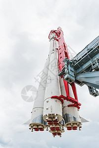 在俄罗斯莫斯科的VDNH国民经济成就展览航天运载火箭Vostok火箭模型复制件首都观光旅游地标运输机器旅行城市展览成就展背景