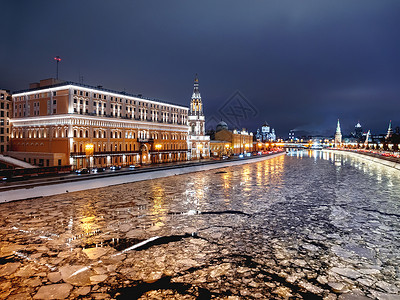 莫斯科河 克里姆林宫 独联体执行委员会 堤防上的圣索菲亚教堂全景 莫斯科 俄罗斯背景图片